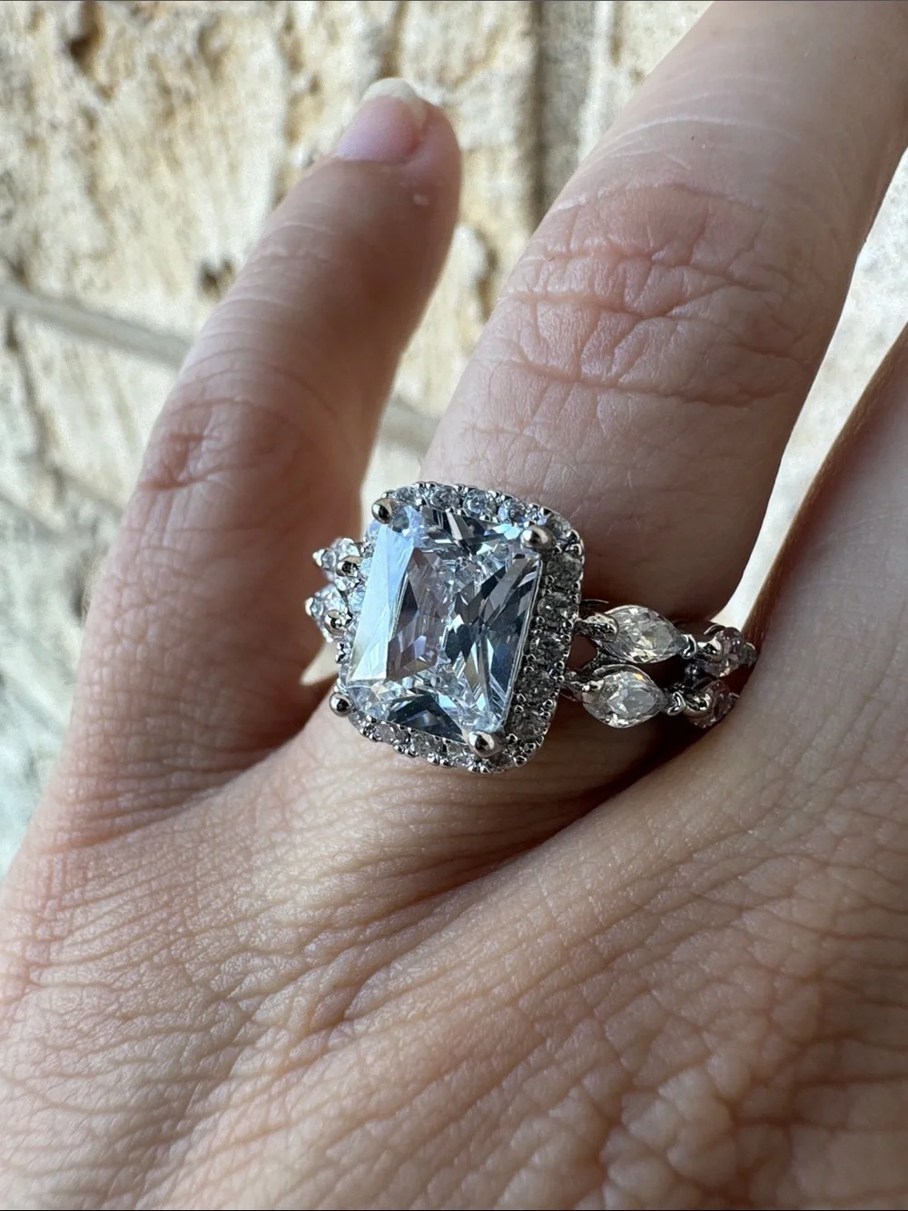 N/A silver cubic